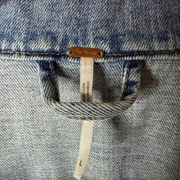 Free People We The Free Rumors Denim Jacket size Large ❤️ - Picture 4 of 7